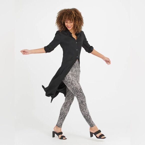 Spanx Faux Leather Snake Shine Leggings Size Medium NWT - Picture 1 of 13